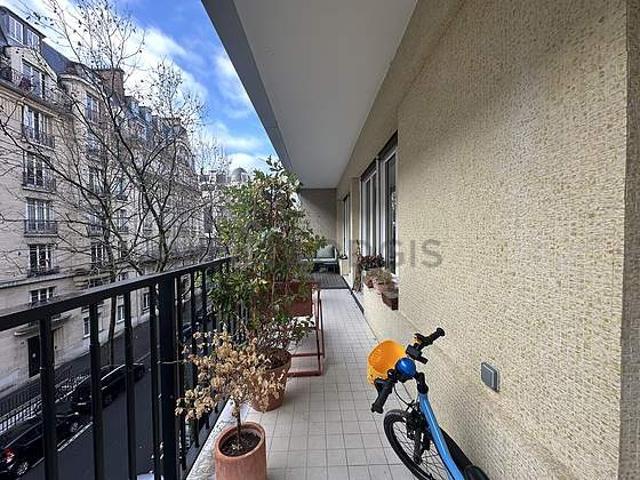 Appartement 3 chambres meublé avec terrasse, ascenseur et local à vélos Auteuil Paris 16°