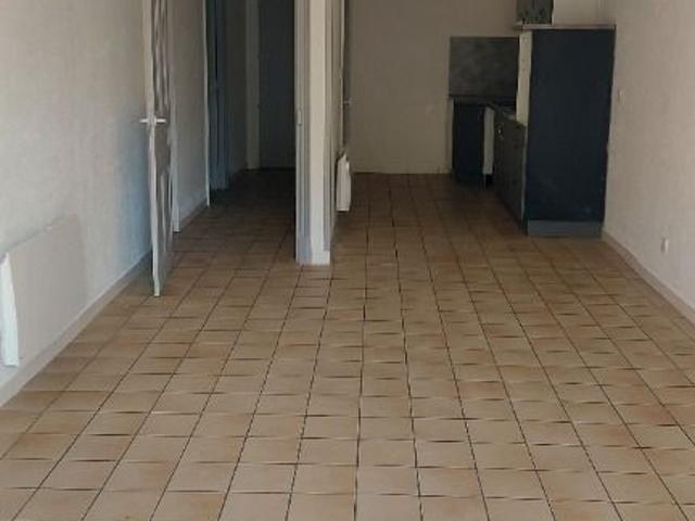 APPARTEMENT 3 CHAMBRES AVEC JARDINET