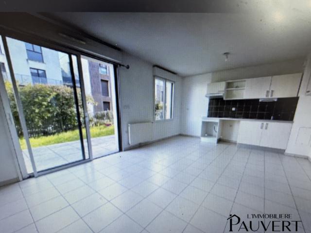 APPARTEMENT 3 CHAMBRES A BEAUZELLE 79M2