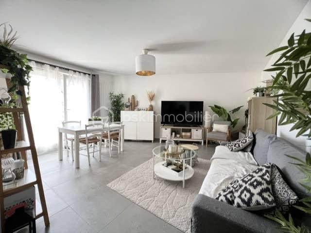 APPARTEMENT 3 CHAMBRES BALCON PLACE DE STATIONNEMENT
