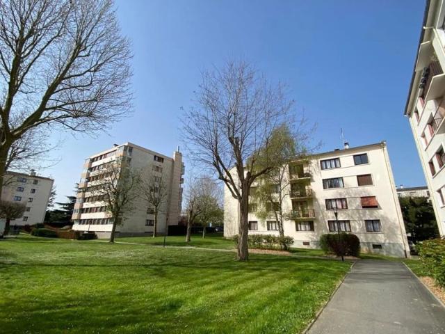 APPARTEMENT 3 CHAMBRES CAVE PARKING SECURISÉ
