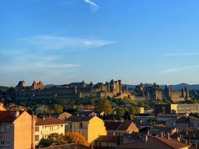 Appartement 3 chambres rénové avec vue sur la Cité de Carcassonne – Fort potentiel locatif saisonnier