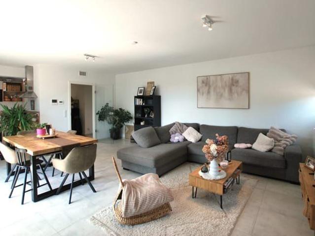 Appartement 3 chambres, terrasse et 2 emplacements parking