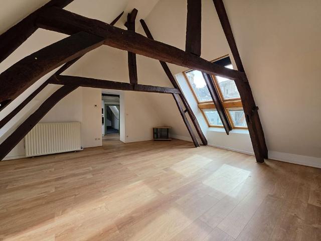 APPARTEMENT 3 CHAMBRES VIEILLE VILLE