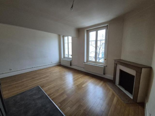 APPARTEMENT 3 pièce s 58m²