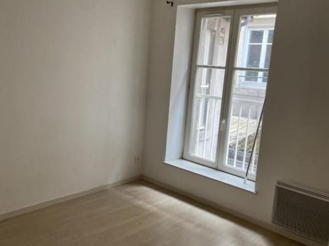 APPARTEMENT 3 pièce s 83m²