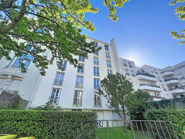 Appartement 3 pièce s COURBEVOIE 66.15m²