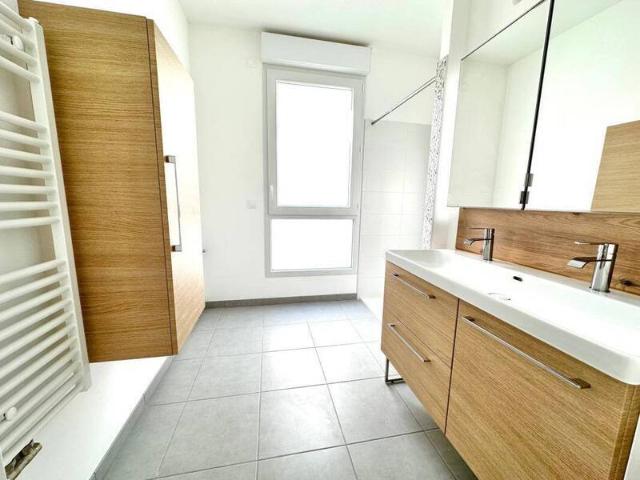 Appartement 3 pièces 44200 Nantes République Réf: 11824