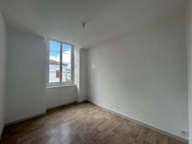Appartement 3 pièces, 45 m² à louer à Saint Palais 64120