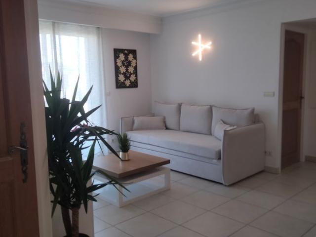 Appartement 3 pièces, 57 m² à louer à Antibes 06160