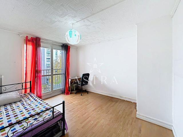 Appartement 3 pièces 55 m² Métro 14 L'Haÿ les Roses Parking, cave Copropriété rénovée
