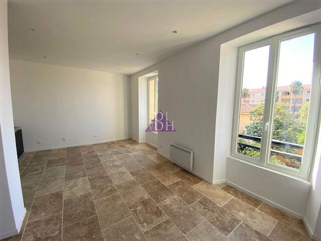 Appartement 3 pièces, 55 m² à louer à Hyères 83400