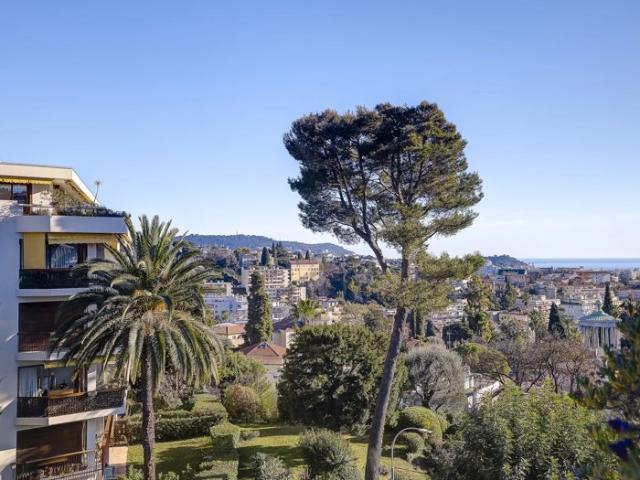 Appartement 3 pièces 56m2 et véranda de 13m2 NICE CHAMBRUN