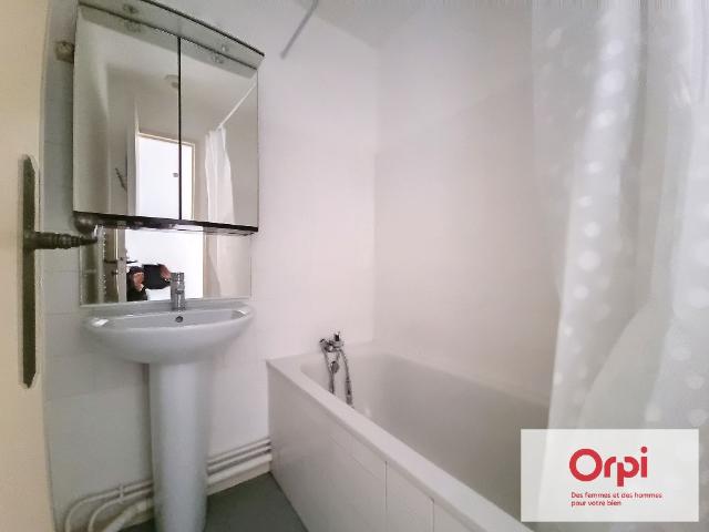 Appartement 3 pièces, 59 m² à louer à Montluçon 03100