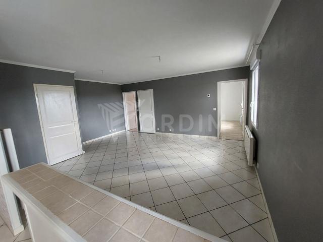 Appartement 3 pièces, 61 m² à louer à Aigremont 89800