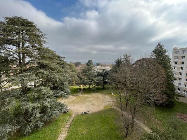 Appartement 3 pièces, 62 m² à louer à Saint Genis Laval 69230