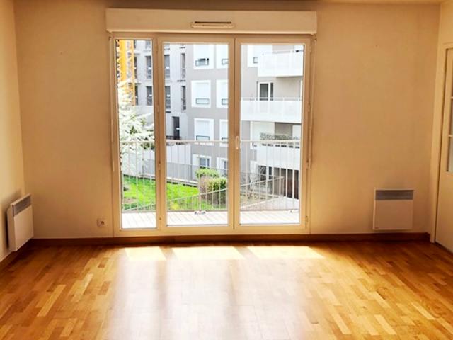 Appartement 3 pièces 64.50 m2 1290.00euros CC