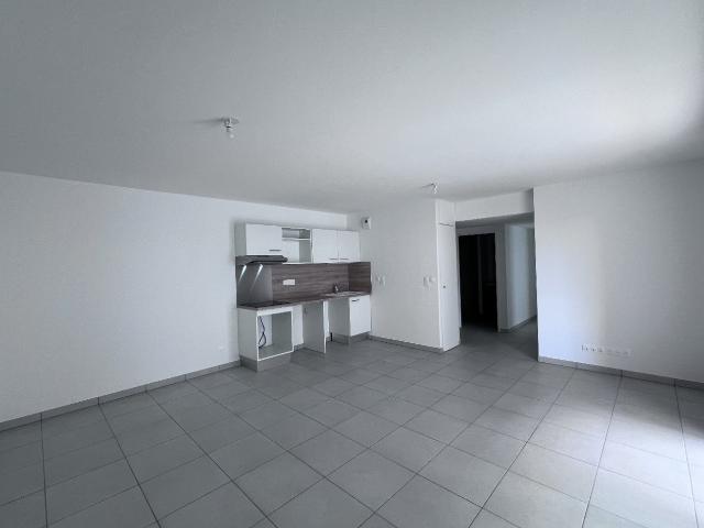 Appartement 3 pièces, 64m², en location à Nimes 819.38 € par mois * Appartement