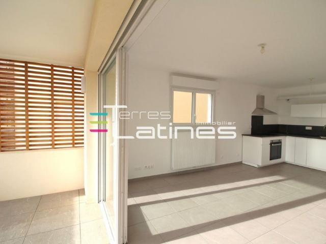 Appartement 3 pièces, 64m² en location à Nimes 865 € par mois