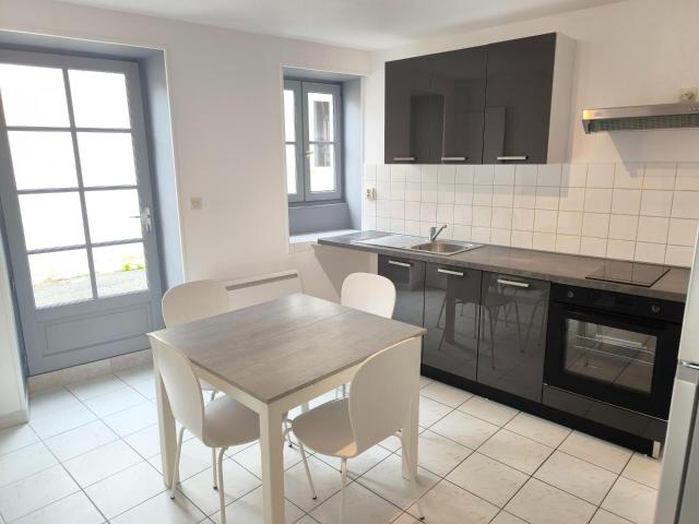 Appartement 3 pièces, 65 m² à louer à Saint Jean d'Angély 17400