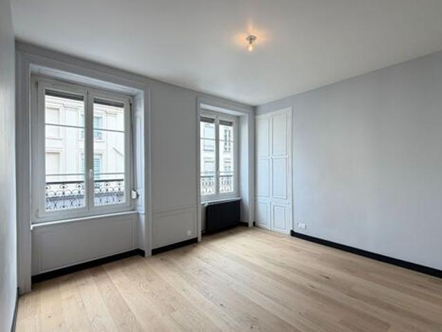 Appartement 3 pièces 65m2 REIMS 810 euros