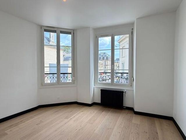 Appartement 3 pièces 65m2 REIMS 810 euros