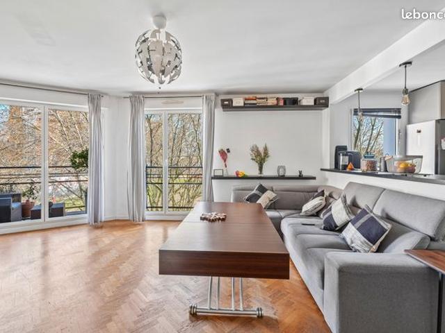 Appartement 3 pièces 65m2 5ème étage balcon parking
