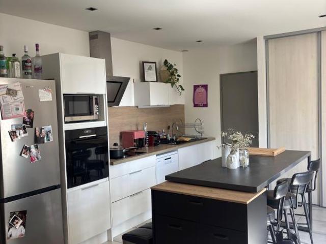 Appartement 3 pièces, 66 m² à louer à Beauvallon 69700