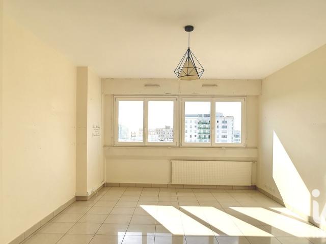 Appartement 3 pièces, 69 m² à louer à Courbevoie 92400