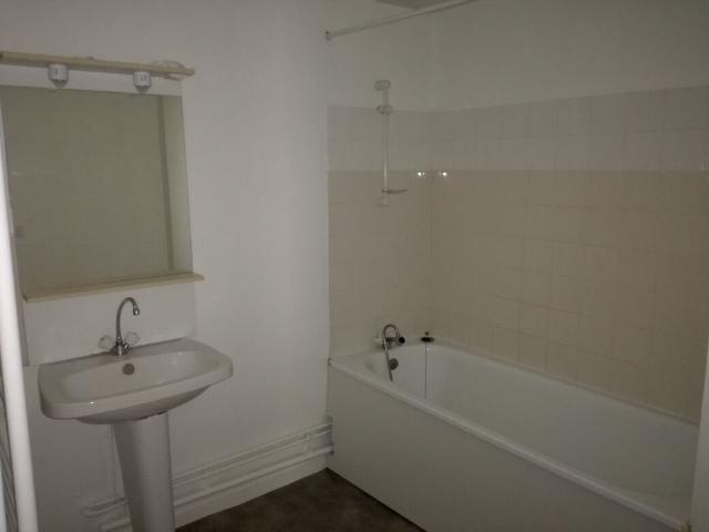 Appartement 3 pièces, 69 m² à louer à La Châtre 36400