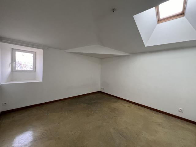 Appartement 3 pièces, 73 m² à louer à Vogüé 07200