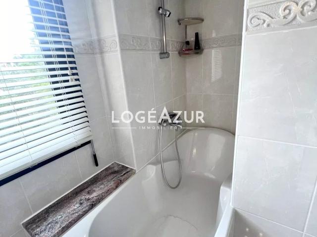 Appartement 3 pièces, 73 m² à louer à Antibes 06160