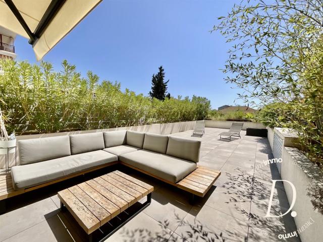 Appartement 3 pièces 73m2 avec grande terrasse et double gar. 73m² Hyères