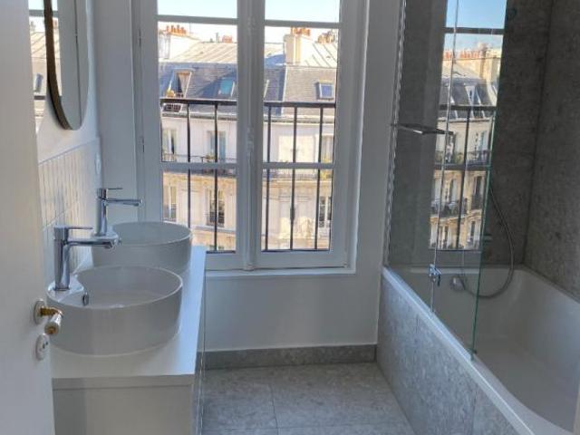 Appartement 3 pièces, 71 m² à louer à Paris 6 75006