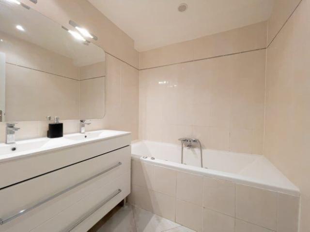 Appartement 3 pièces, 71 m² à louer à Paris 16 75016