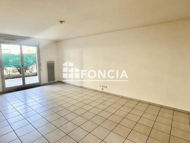 Appartement 3 pieces 71m2 avec terrasse et double parking sous sol et piscine
