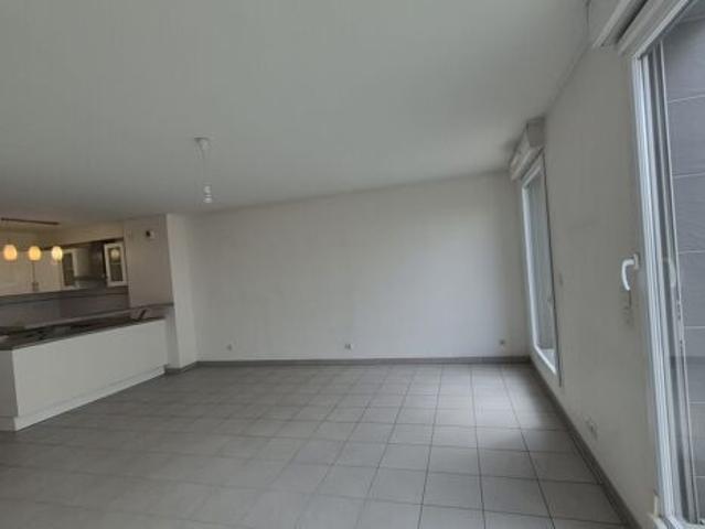 Appartement 3 pièces 71m2 REIMS 1 000 euros