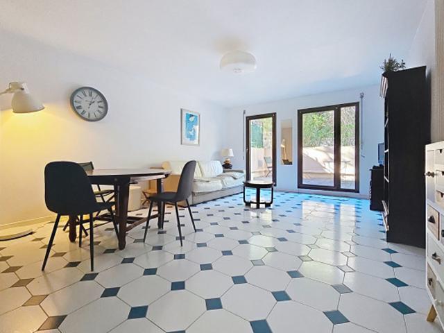 Appartement 3 pièces 72 m² avec terrasse et parking à Avignon intramuros
