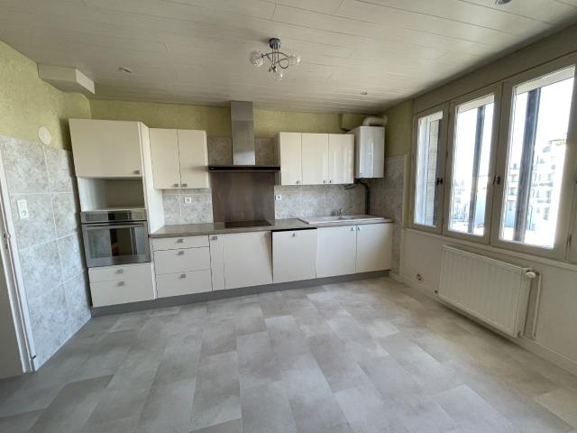 Appartement 3 pièces, 72 m² à louer à Luc la Primaube 12450