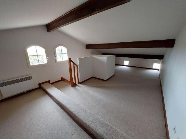 Appartement 3 pièces, 72 m² à louer à Merville 31330
