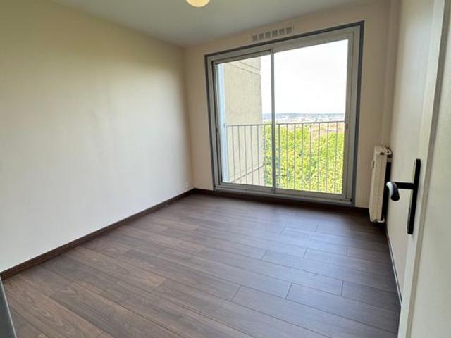 Appartement 3 pièces, 72 m² à louer à Poissy 78300