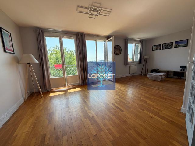 Appartement 3 pièces, 72 m² à louer à Saint Genis Laval 69230