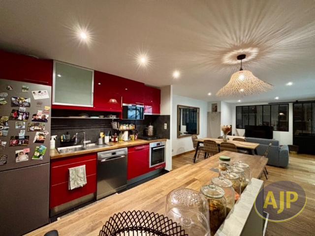 Appartement 3 pièces, 77 m² à louer à Bordeaux 33000