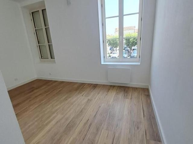 Appartement 3 pièces, 77 m² à louer à Saint Jean d'Angély 17400