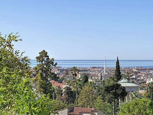 Appartement 3 pièces 77 m². Vue mer panoramique Nice Chambrun
