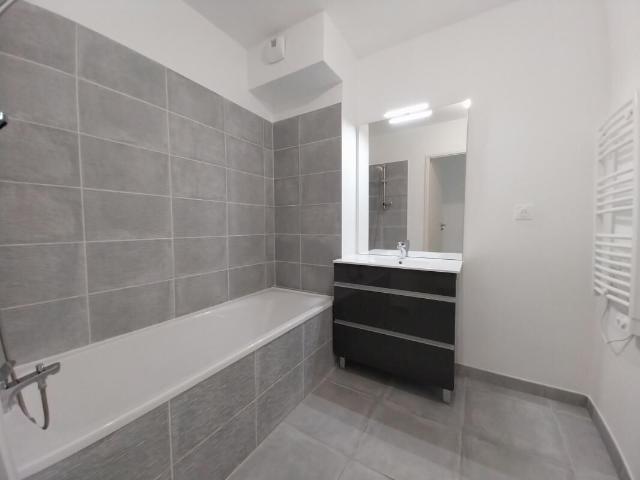 Appartement 3 pièces, 75 m² à louer à Marseillan 34340
