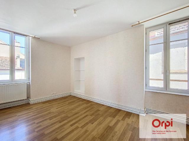 Appartement 3 pièces, 75 m² à louer à Montluçon 03100