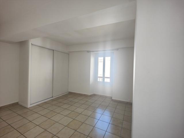 Appartement 3 pièces, 83 m² à louer à Saint Palais 64120