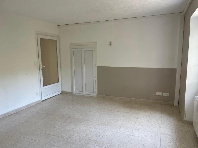 Appartement 3 pièces, 80 m² à louer à Callas 83830