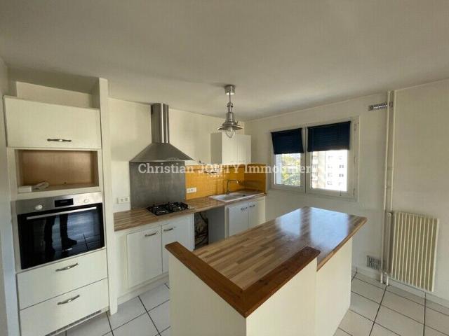 Appartement 3 pièces, 82 m² à louer à Eybens 38320